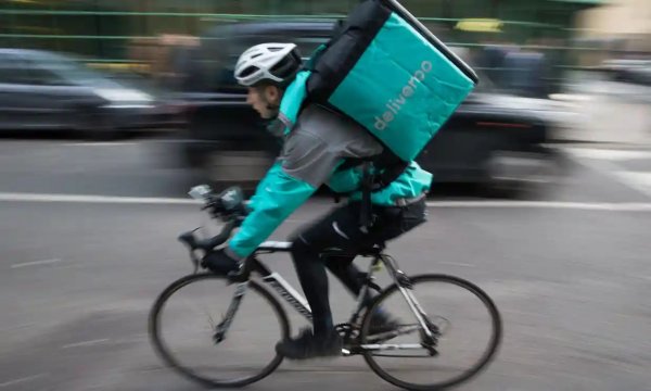 Top UK fund refuses to invest in Deliveroo amid City concern over riders&#039; rights