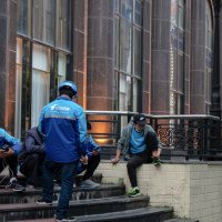 China’s Laid-Off Workers Rush Into Food Delivery
