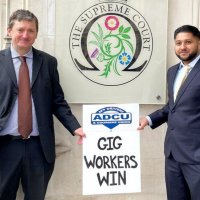 Uber to pay drivers a minimum wage, holiday pay and pensions